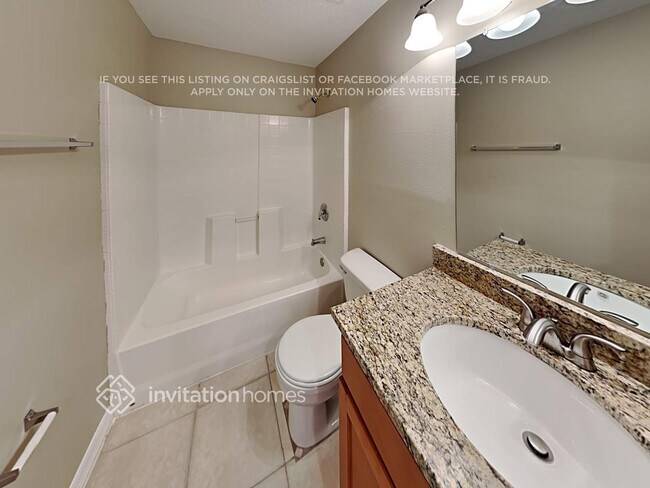 Building Photo - 2029 Needle Palm Dr