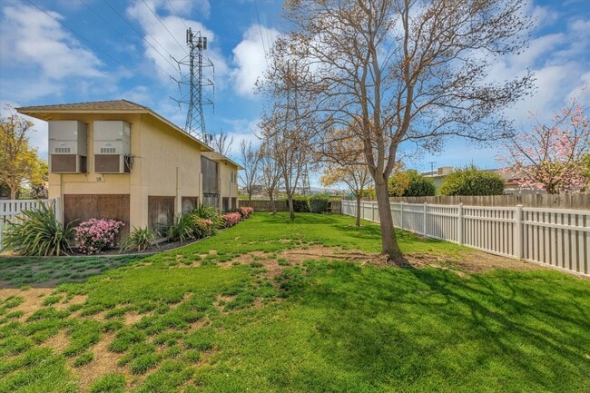 Building Photo - 5175 Trinity Park Dr