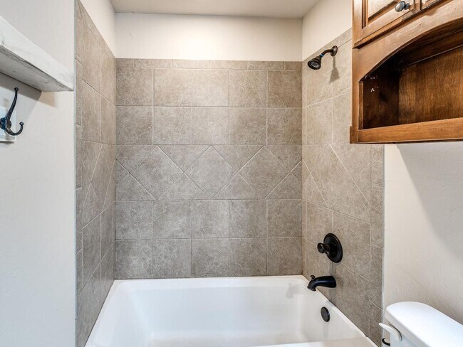 Building Photo - 2121 Mill Creek Way
