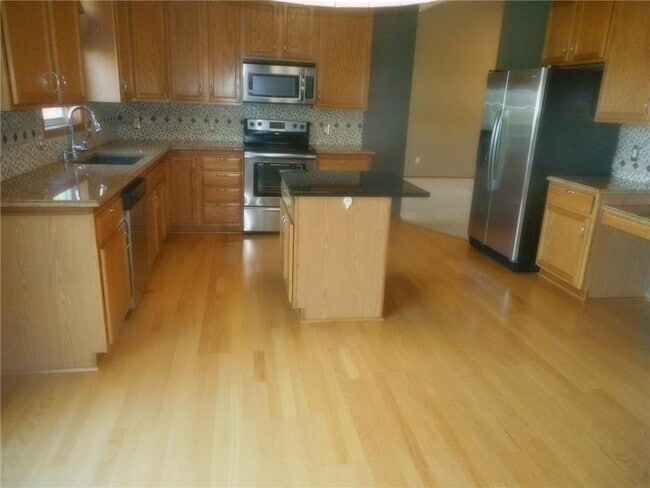 Building Photo - 4915 Olive Ln N