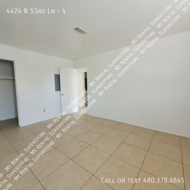 Building Photo - 4424 N 53rd Ln