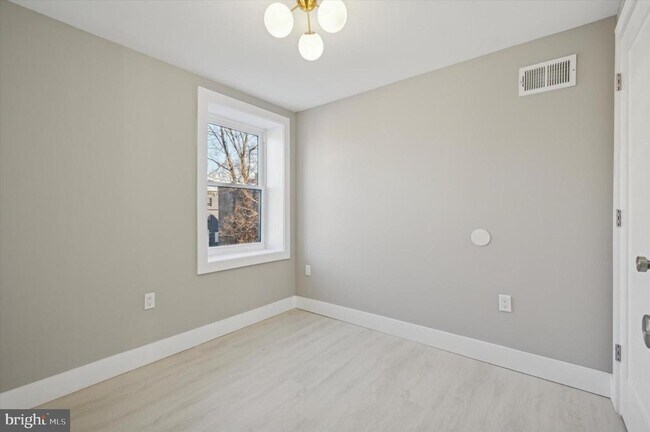 Building Photo - 2425 Turner St