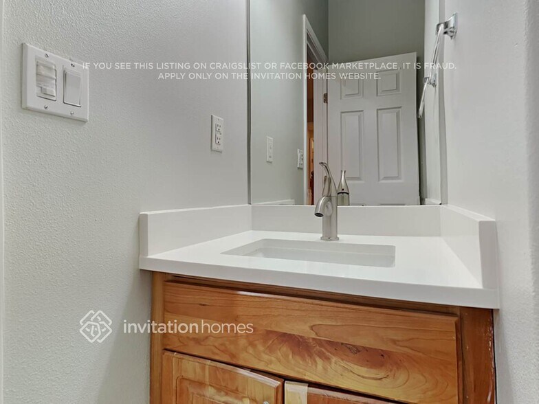 Building Photo - 7150 Axis St SE