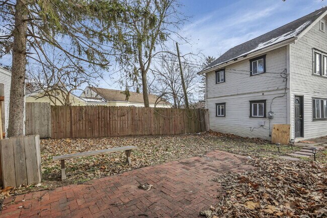 Building Photo - Elegant College Avenue Residence in a Prime Columbus Location