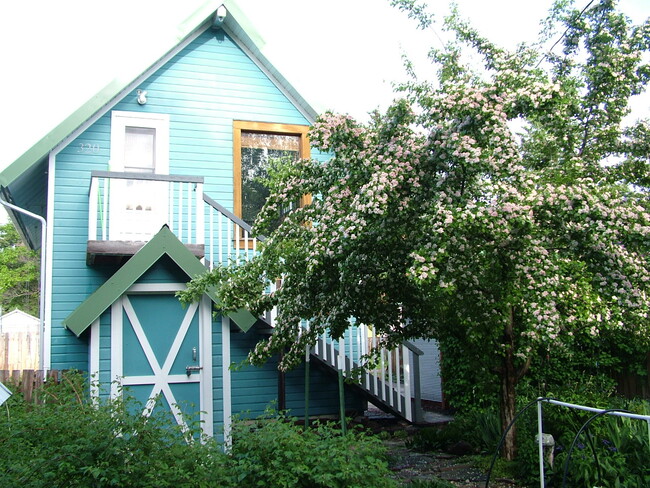 Backyard alley house - 320 N 3rd Ave