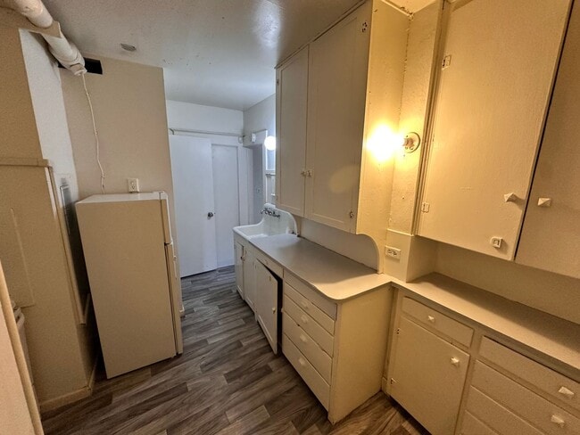 Building Photo - RENOVATED STUDIO WEST CENTRAL APARTMENT | HISTORIC BUILDING | PET FRIENDLY | AVAIL NOW