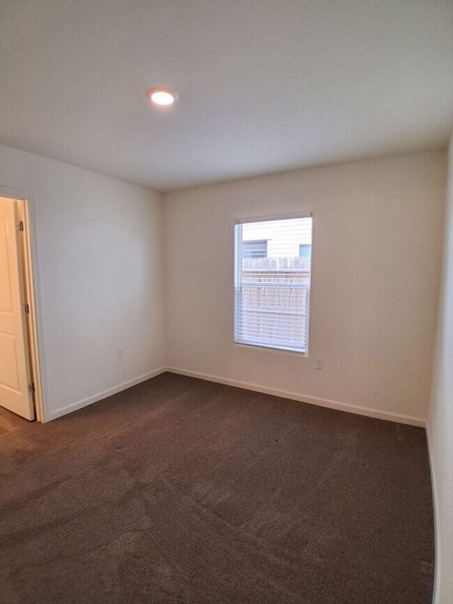 Building Photo - PRICE REDUCTION + MOVE-IN SPECIAL! Beautiful Home in Madera!