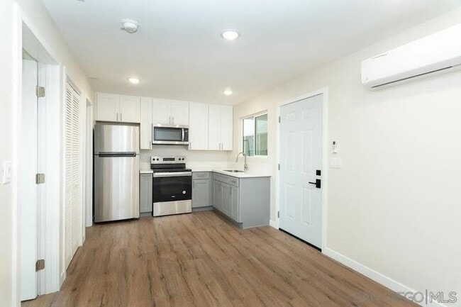 Building Photo - 1642 C Ave