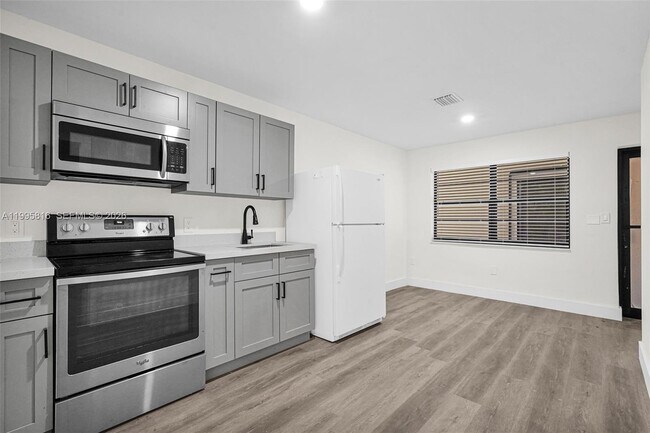 Building Photo - 1730 Acapulco Dr