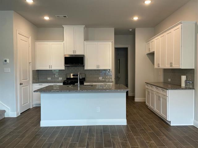 Building Photo - 6120 Blythe Dr