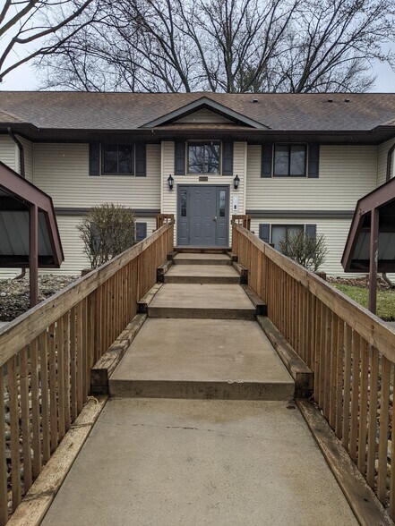Primary Photo - 6081 Danford Creek Dr