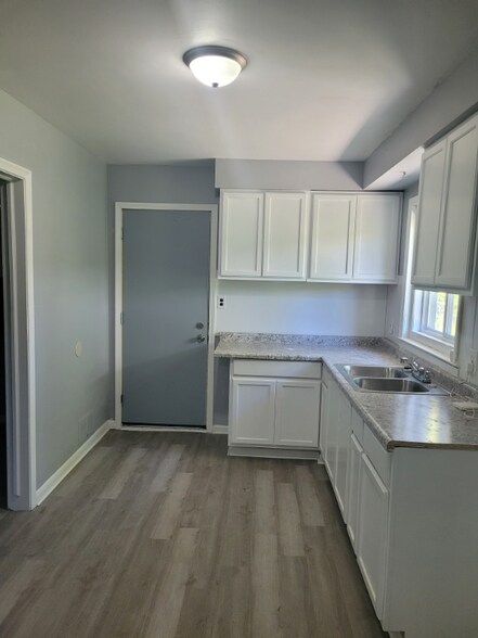 Building Photo - 2914 Cheyenne Ave