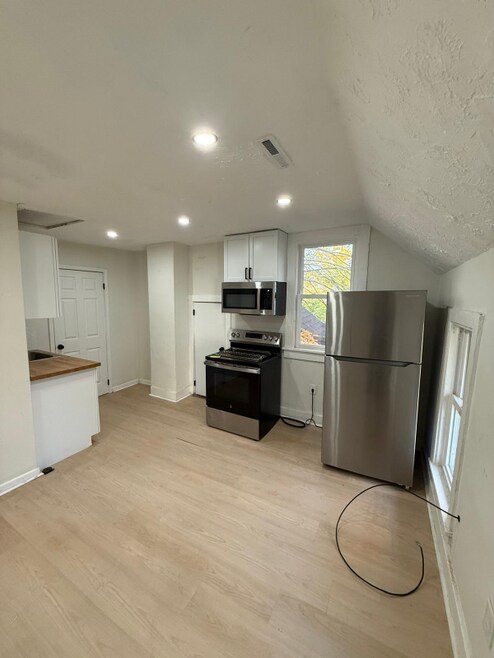 Building Photo - 3202 Bradwell Ave