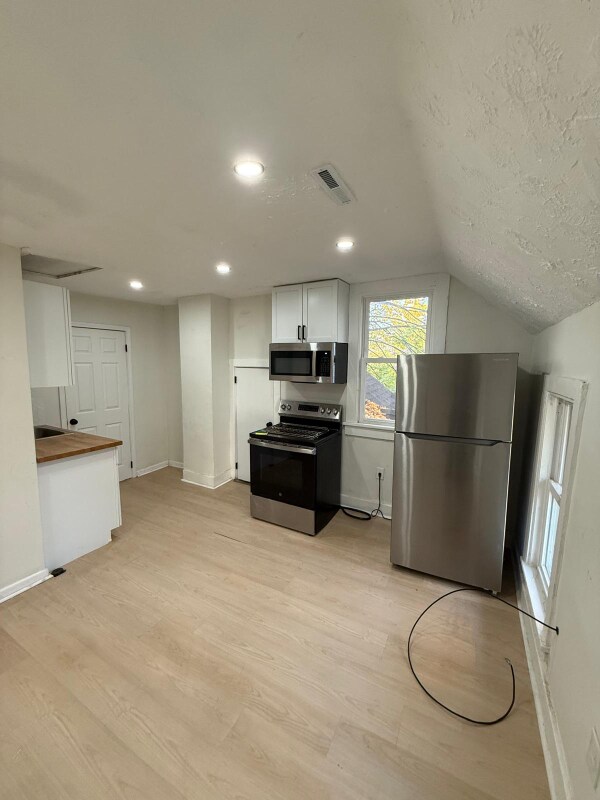 Building Photo - 3202 Bradwell Ave