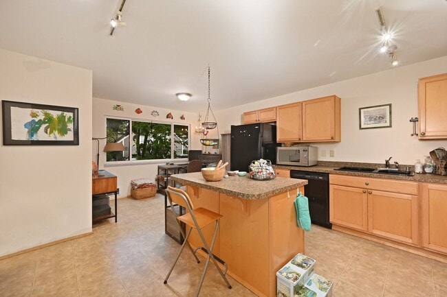 Building Photo - Beautiful 2-bed, 2-bath condo in Seattle f...