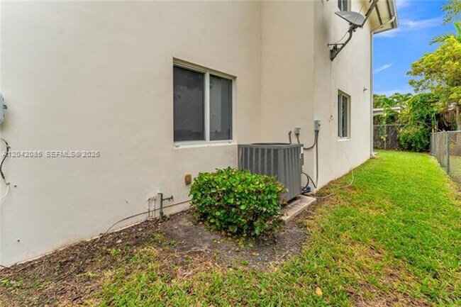 Building Photo - 1029 SW 11th Ave