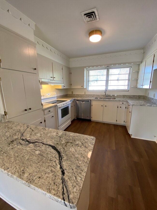 Building Photo - 455 Sandefur Dr