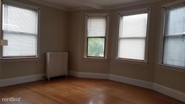 Building Photo - 3 br, 1 bath Condo - 206 Sumner Street