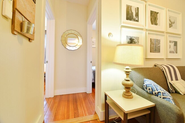 Building Photo - North End 2 bed....