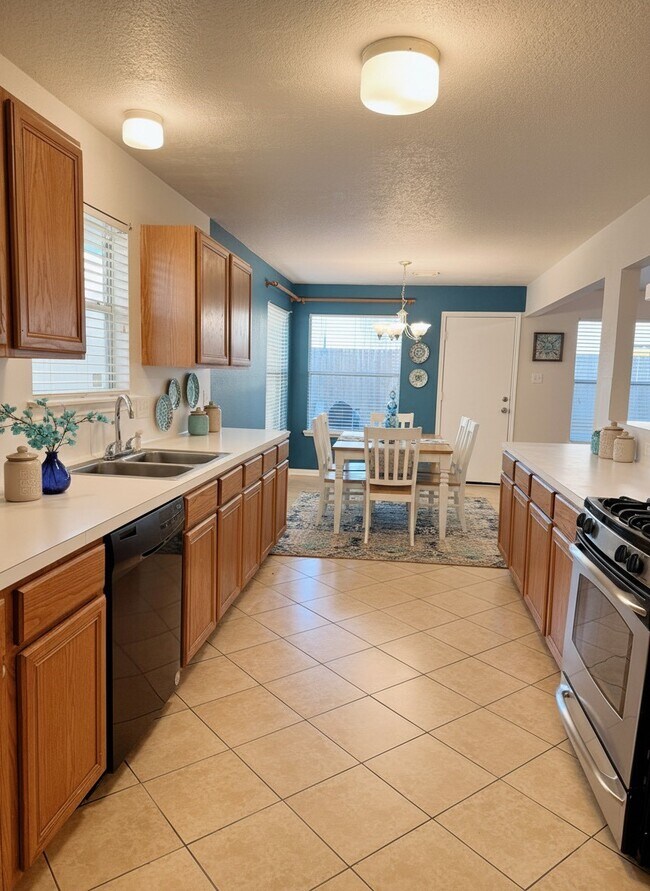 Building Photo - 11111 Bradford Way Dr