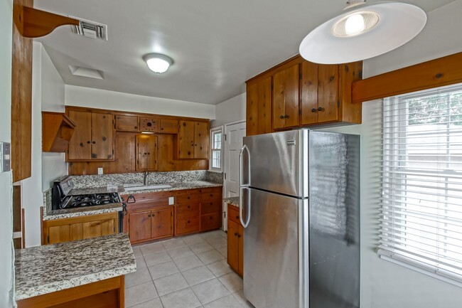 Building Photo - 7866 Flight Ave