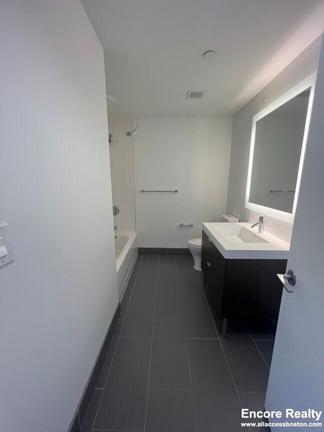 Building Photo - 120 Kingston St