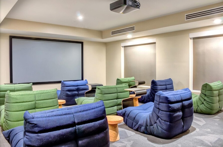 Building Photo - 54 Saratoga Ave