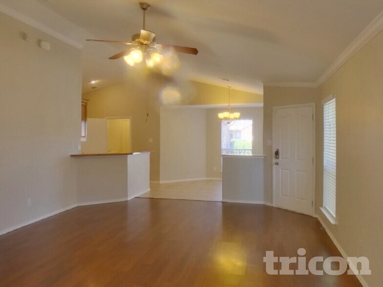 Building Photo - 2116 Charmion Ln