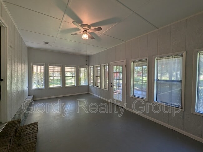 Building Photo - 2826 Dilmore Rd