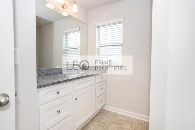 Building Photo - 156 Daisy Cir