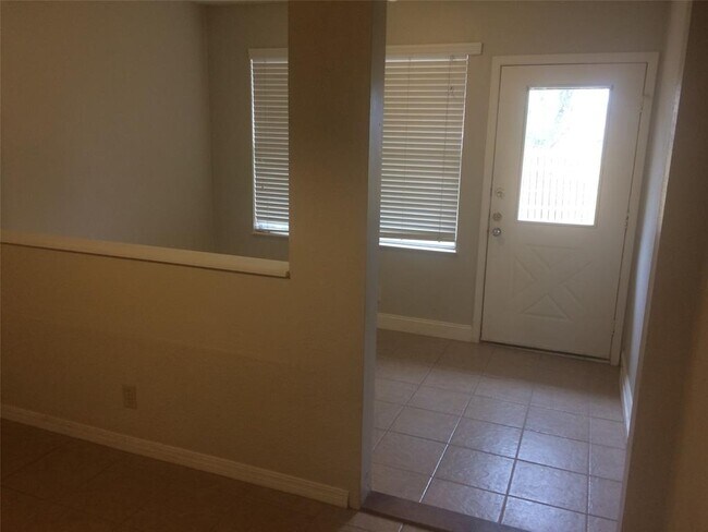 Building Photo - 102 Verna Spur