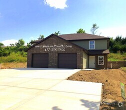 Building Photo - 3BR with 1 Car Garage - DUPLEX