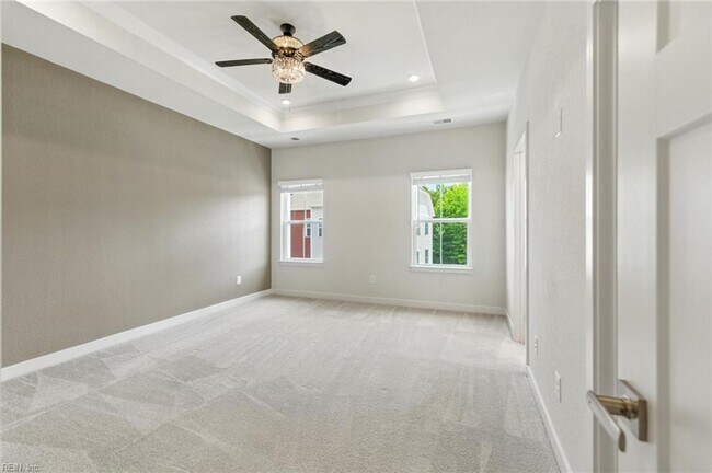 Building Photo - Newer Townhouse for lease