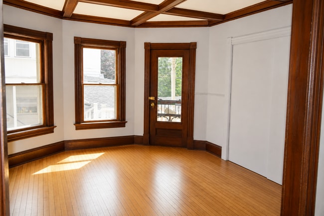 Building Photo - 36 Buell St