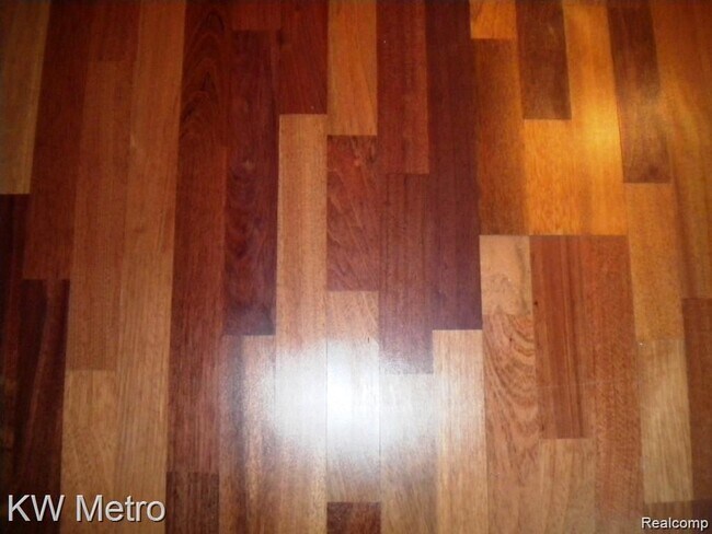 Building Photo - 350 N Main St