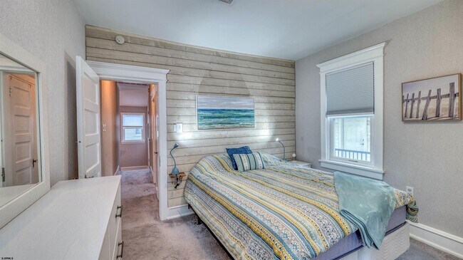 Building Photo - 120 N Newport Ave