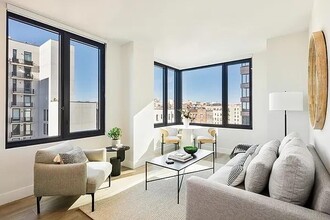 Building Photo - 54 Crown St