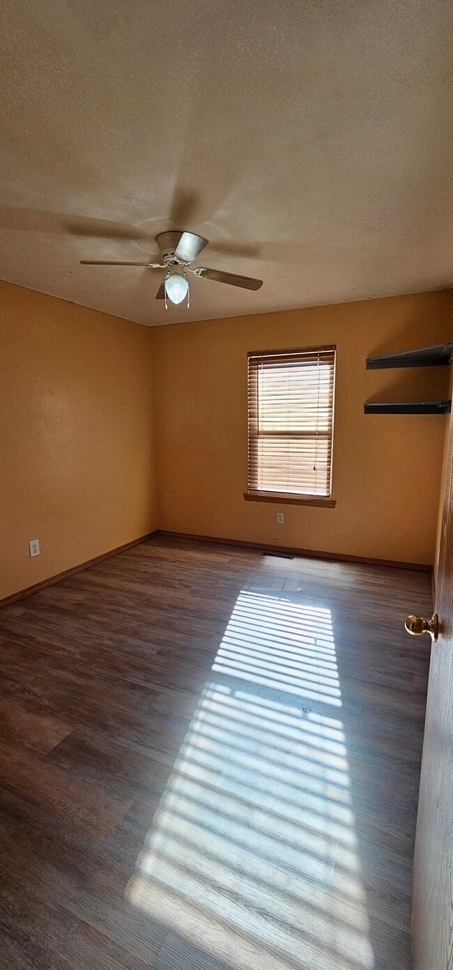 Building Photo - 8660 Brookside Cir