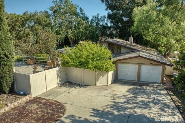 Building Photo - 2234 E Hillcrest Dr