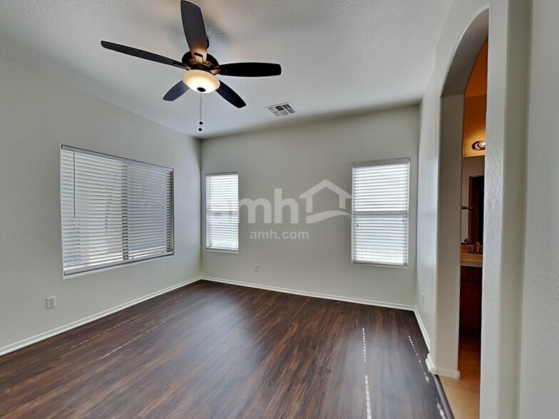 Building Photo - 10121 W Luxton Ln