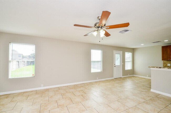 Building Photo - 718 Pine Lodge Dr