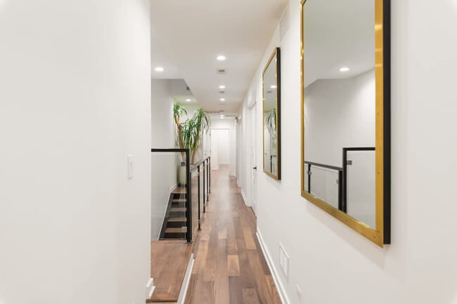 Building Photo - 22 E Elm St