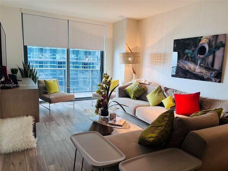 Building Photo - 801 S Miami Ave