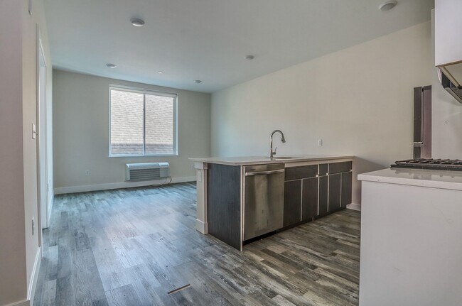 Primary Photo - 140 Avenue B