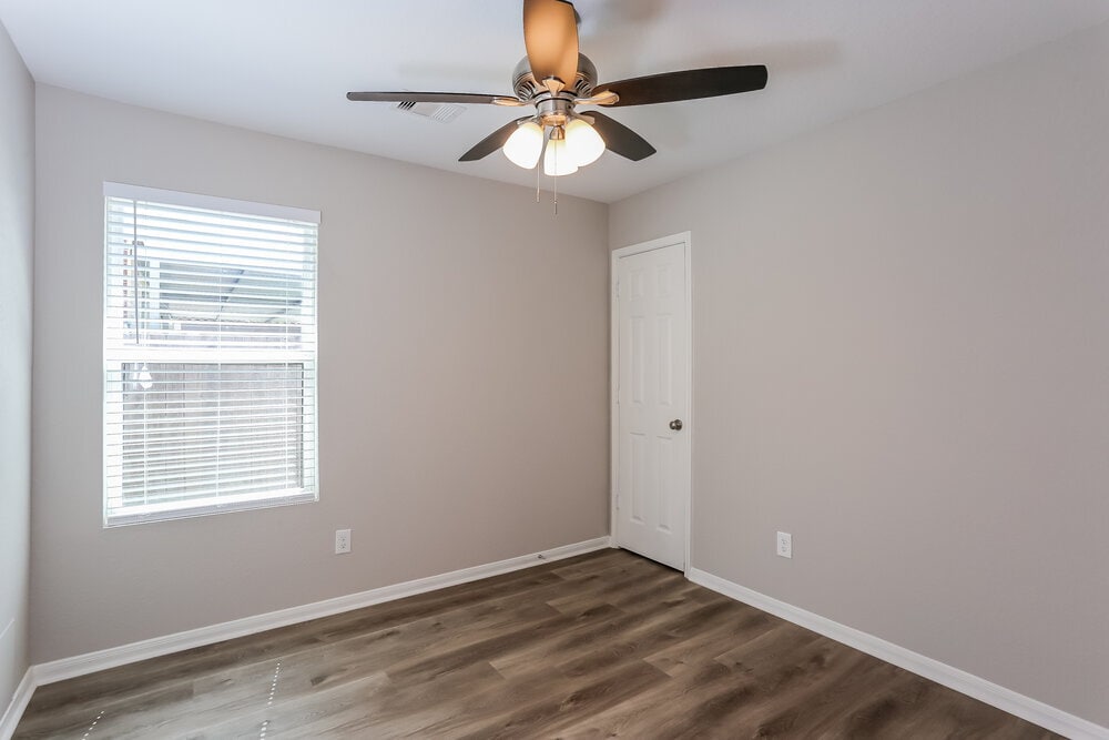 Building Photo - 5202 El Tigre Ln