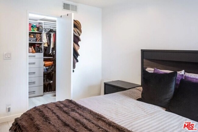 Building Photo - 8535 W Knl Dr