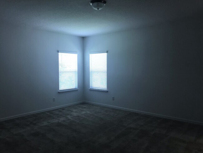 Building Photo - 6 bedroom with office downstairs 3 car gar...