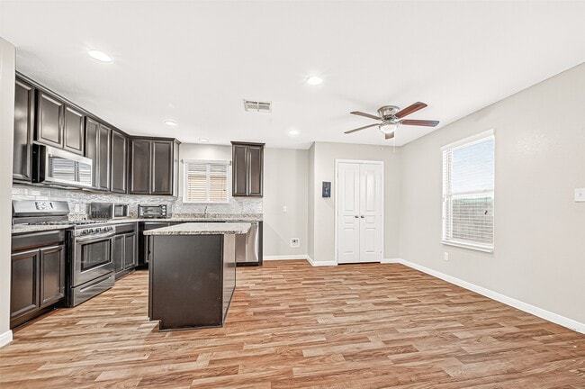 Building Photo - 2030 Stonework Ln