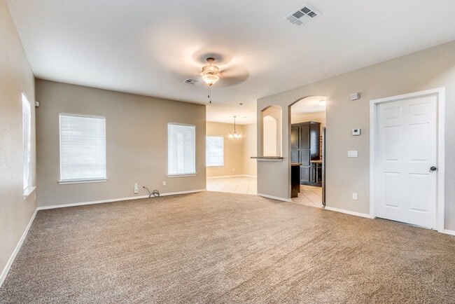 Building Photo - Gorgeous 4 Bedroom Home In Horizon with Refrigerated Air!