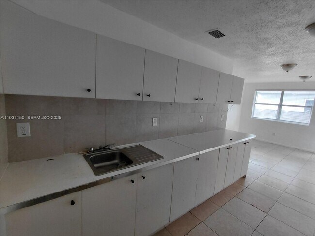 Building Photo - 1404 NW 60th St